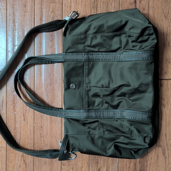 Lululemon Everywhere Bag *23L Dark Olive Green Tote Bag - Picture 2 of 14